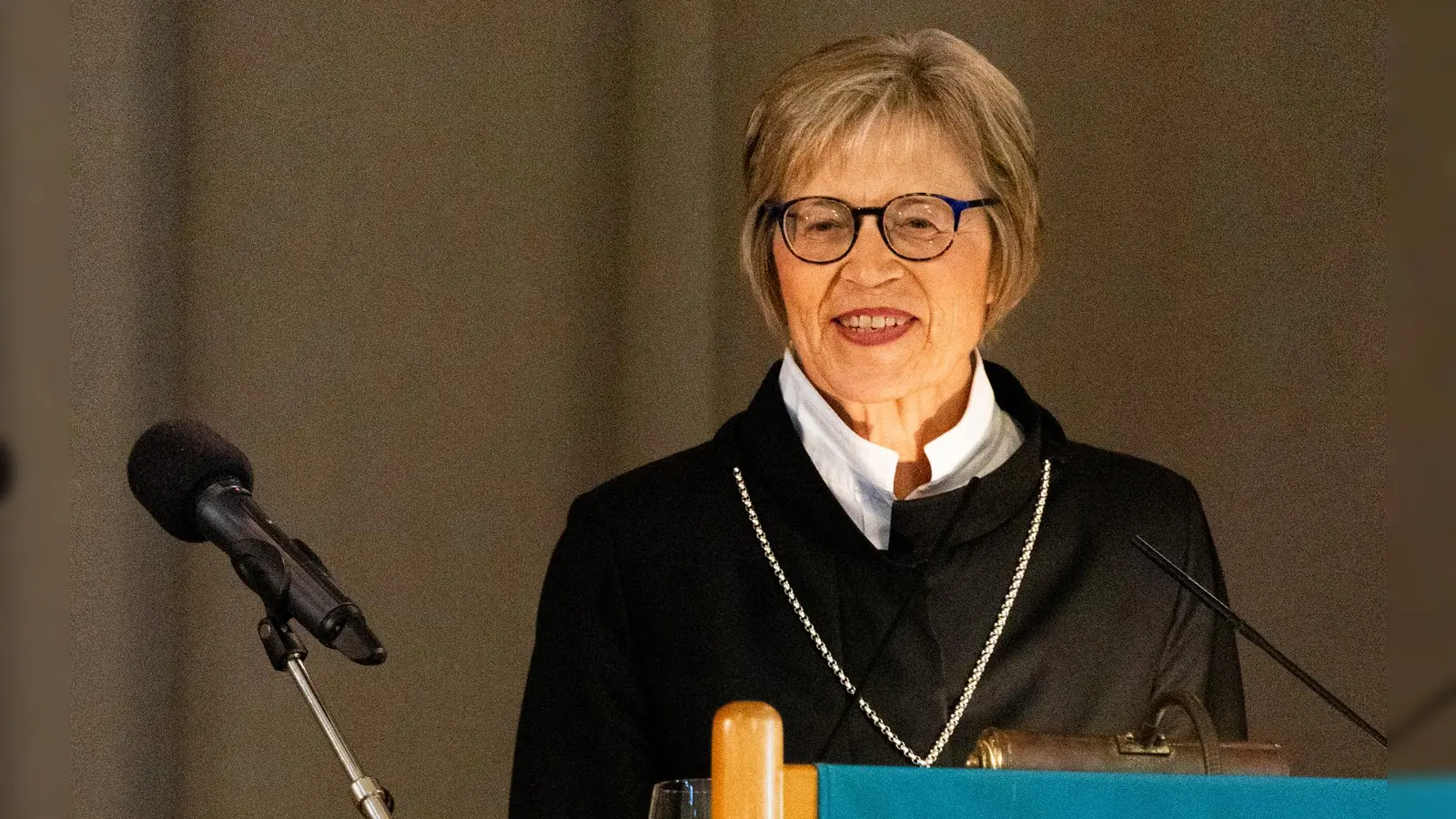 Regionalbischöfin Gisela Bornowski bei ihrem letzten Sommerempfang im Rothenburger Wildbad. (Foto: Evi Lemberger)