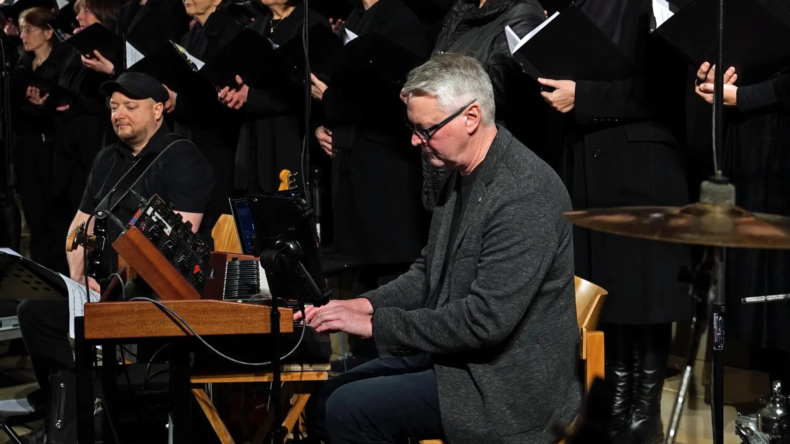 Sound-Effekte sind unverzichtbar für die „Atom Heart Mother Suite”: Stefan Kammerer macht sie. (Foto: Elke Walter)