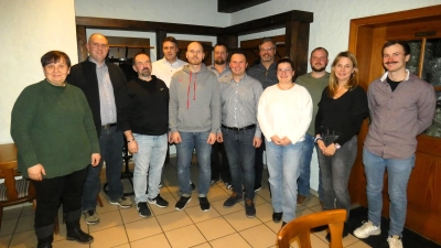 Für die Kommunalwahl in Ohrenbach sind die personellen Weichen gestellt. Das Foto zeigt Bürgermeister-Kandidat Johannes Hellenschmidt (Sechster von links) mit den Bewerberinnen und Bewerbern für die Sitze im Gemeinderat. (Foto: Karl-Heinz Gisbertz)