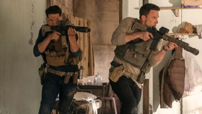 Brax und Christian Wolff räumen auf. (Foto: Warrick Page/Amazon Prime Video/dpa)