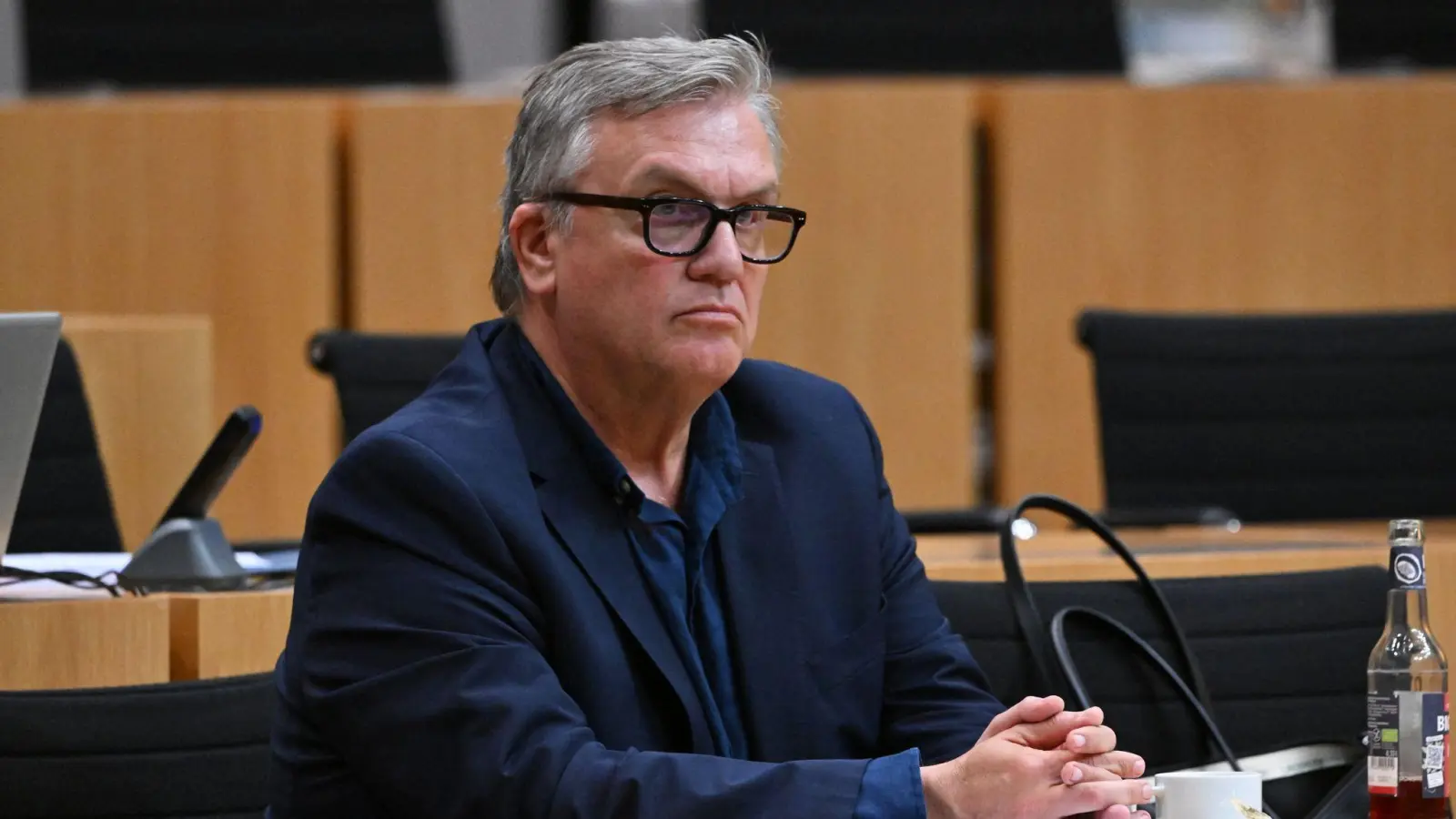 Hape Kerkeling ist Enkel eines NS-Opfers. Seine Meinung zu einem AfD-Verbotsverfahren äußerte er bei einer Anhörung im Thüringer Landtag. (Foto: Martin Schutt/dpa)