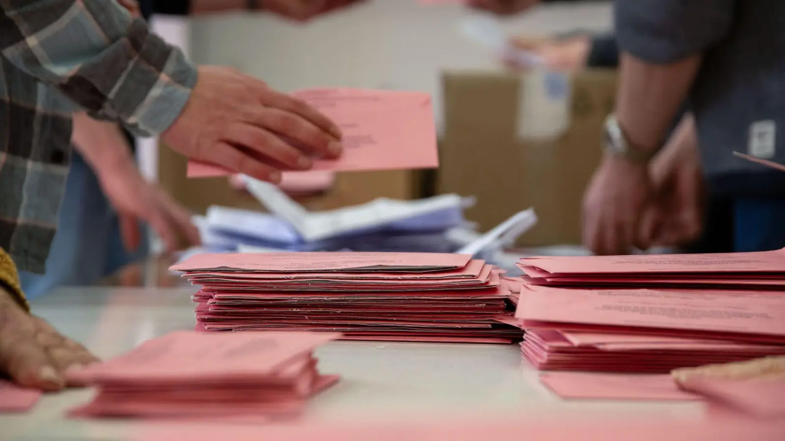 Die CSU geht laut dem endgültigen Ergebnis der Bundestagswahl in Bayern als klarer Sieger hervor. (Archivbild) (Foto: Pia Bayer/dpa)