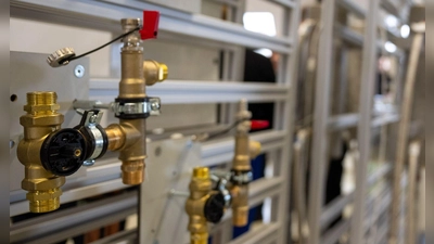 Eine Frau in Dinkelsbühl ist Opfer von betrügerischen Handwerkern geworden. Nun wurden die Täter ermittelt. (Symbolbild: Monika Skolimowska/dpa)