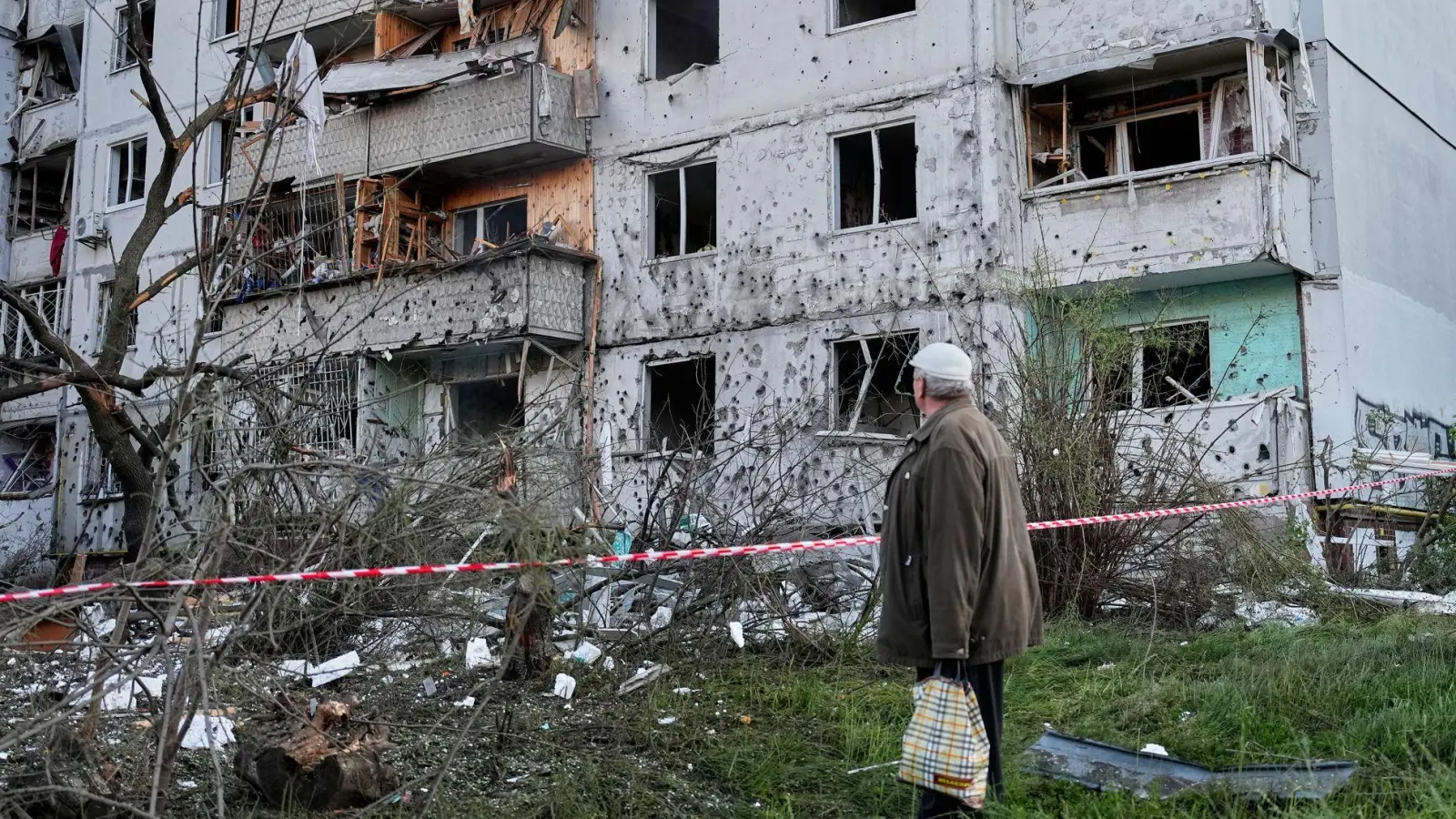 Ein Ende des Angriffskrieges gegen die Ukraine, den Russland am 24. Februar 2022 begonnen hatte, ist derzeit nicht in Sicht. (Archivbild) (Foto: Efrem Lukatsky/AP/dpa)