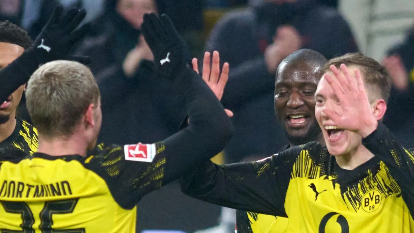 Dortmund jubelt über das Tor zum 2:0.  (Foto: Bernd Thissen/dpa)