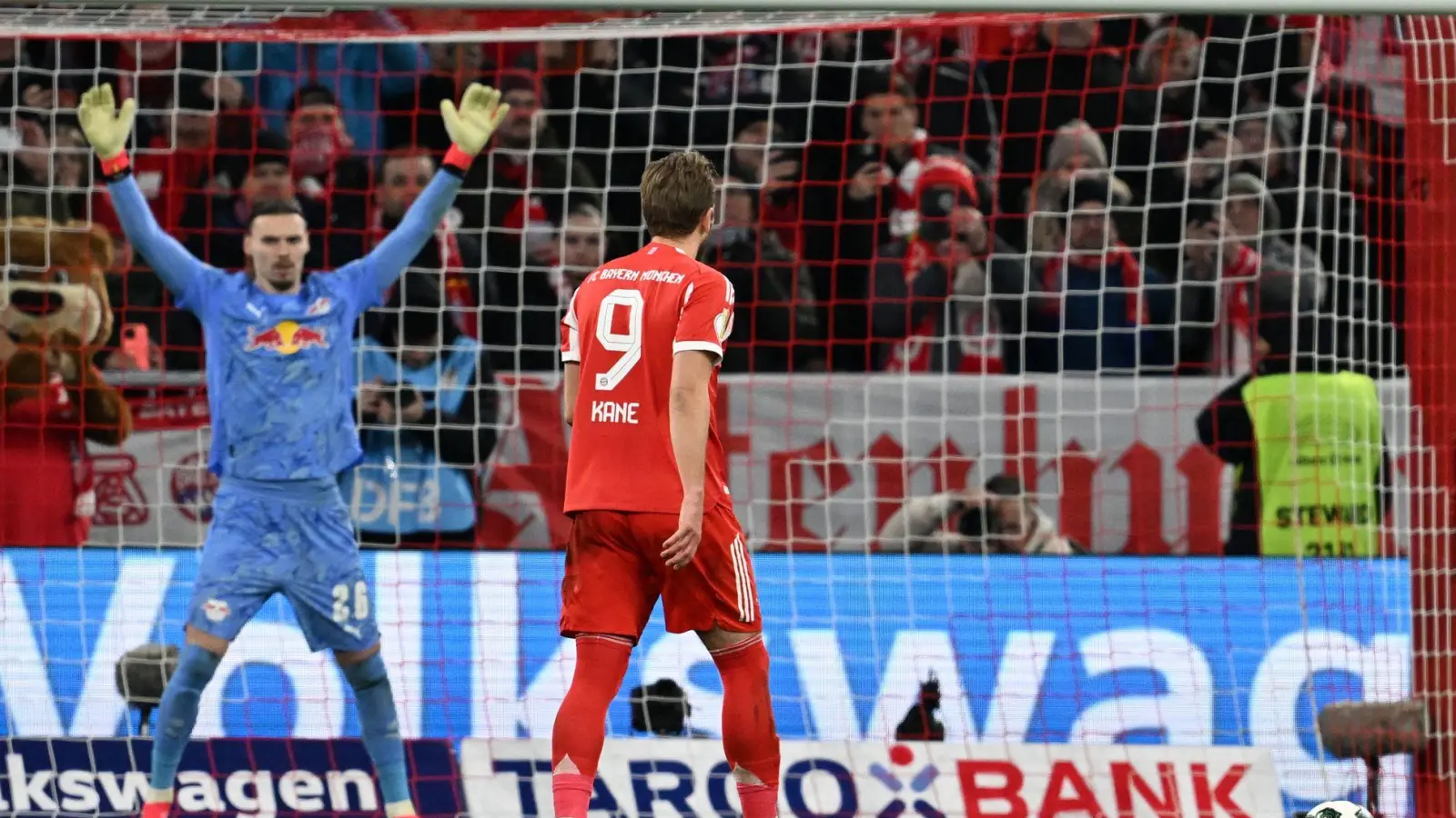 Harry Kane ist vom Punkt mal wieder Extraklasse. (Foto: Sven Hoppe/dpa)