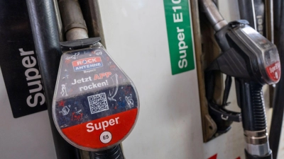 Die Zapfsäule war wegen der Tagesabrechnung vorübergehend gesperrt. (Symbolbild) (Foto: Peter Kneffel/dpa)