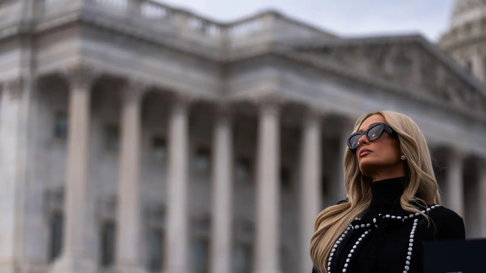 US-Realitystar Paris Hilton will die Rechte von Opfern von KI-generierten pornografischen Inhalten stärken.  (Foto: Allison Robbert/AP/dpa)