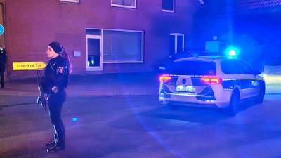 Das SEK nahm den mutmaßlichen Schützen fest. (Foto: -/dpa)