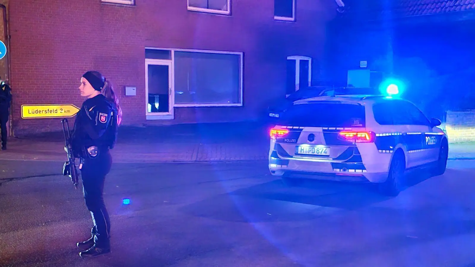 Das SEK nahm den mutmaßlichen Schützen fest. (Foto: -/dpa)