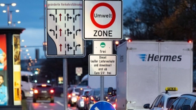 Das Referat für Klima- und Umweltschutz empfiehlt, die Regelung auf Diesel-5-Fahrzeuge auszuweiten - mit Einschränkungen. (Symbolbild) (Foto: Sven Hoppe/dpa)