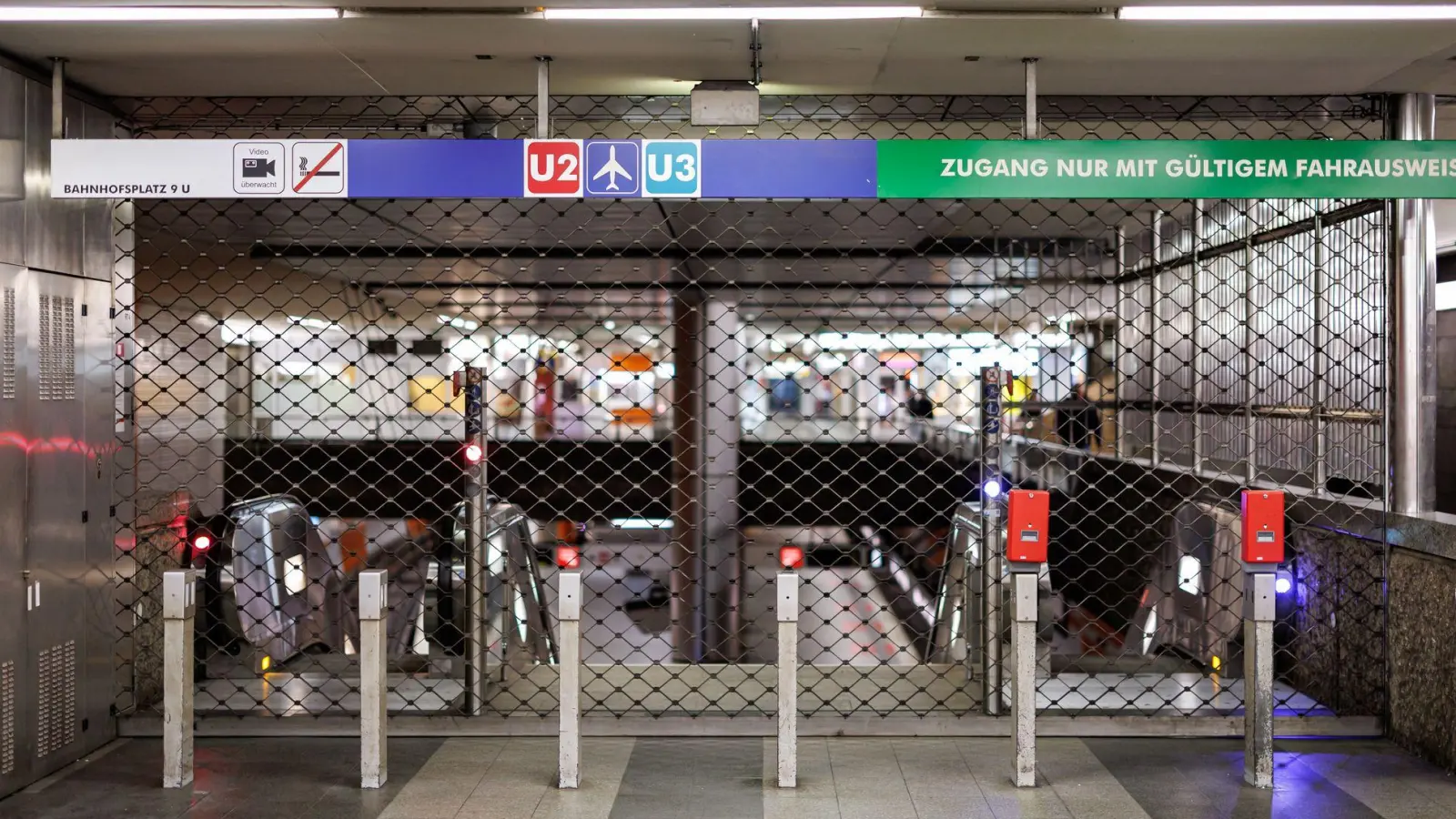 Die U-Bahnen in Nürnberg blieben wegen eines Warnstreiks im Depot.  (Foto: Daniel Karmann/dpa)
