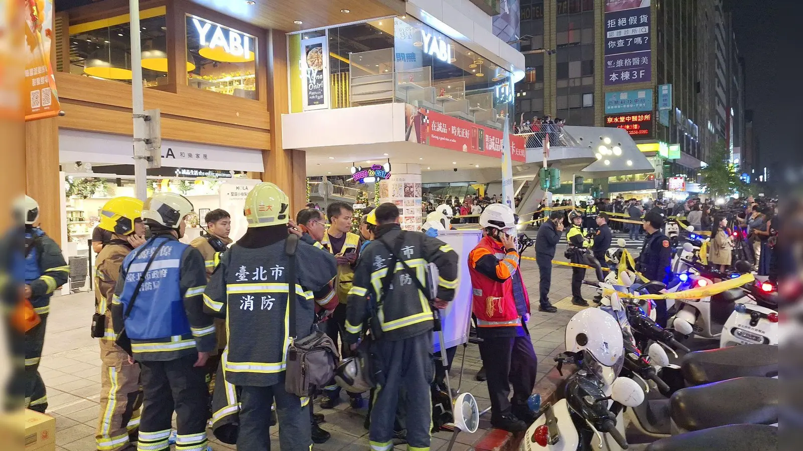 Mitten in Taipeh hat ein Mann mit Rauchgranaten und einem Messer Menschen angegriffen.  (Foto: Uncredited/kyodo/dpa)