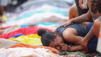 Nach dem blutigen Polizeieinsatz wird um die Getöteten getrauert. Menschenrechtsorganisationen fordern eine Untersuchung. (Foto: Tomaz Silva/Agencia Brazil/dpa)