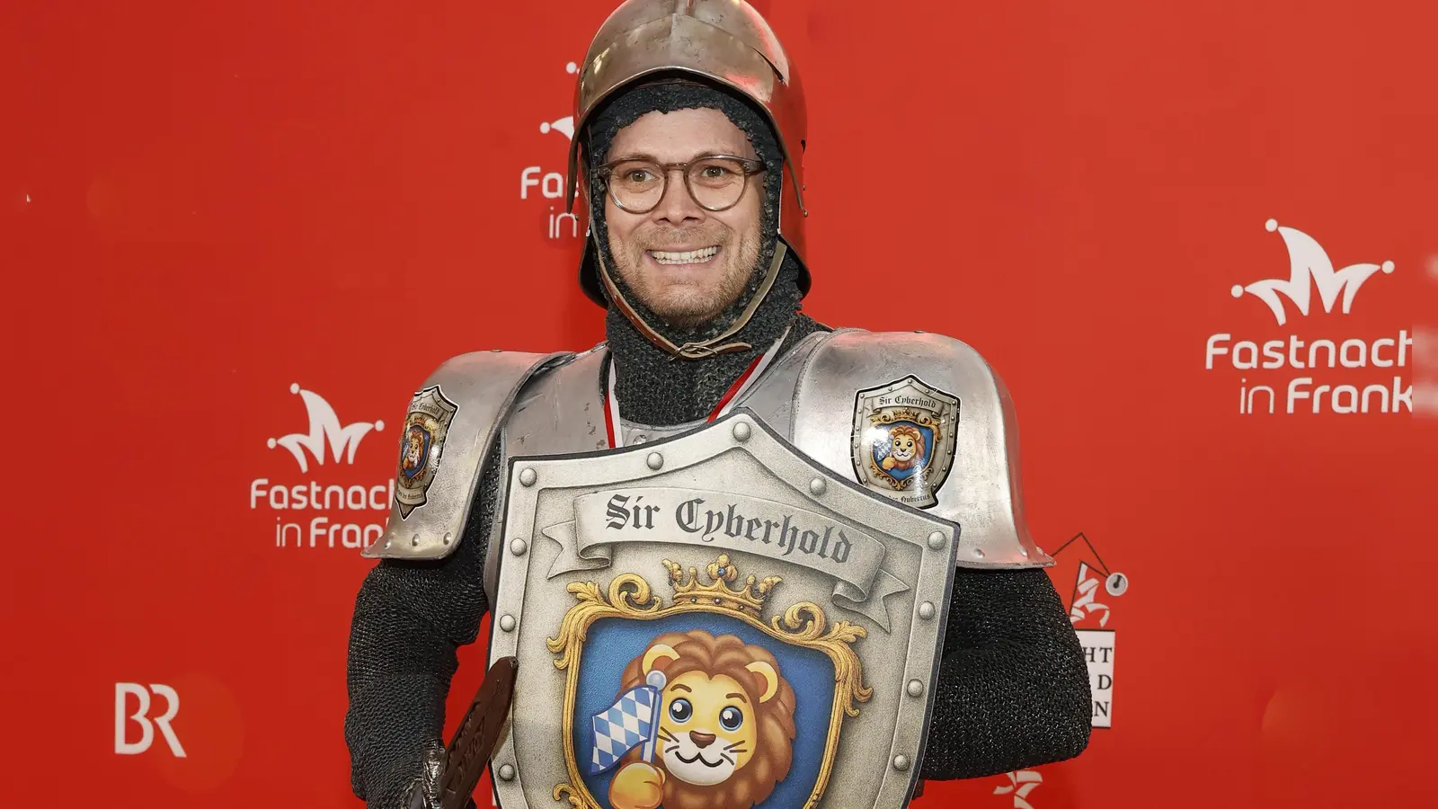 Mittelalter trifft Gegenwart: Bayerns Digitalminister Fabian Mehring in Rüstung.  (Foto: Imago-Images/R.Zichy)