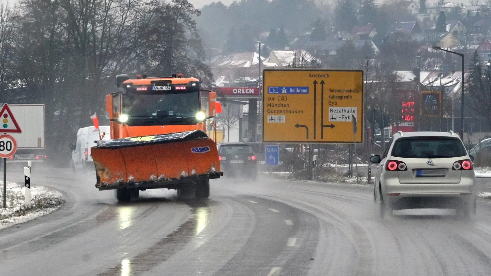 In Ansbach ist der Streudienst mit mehreren Fahrzeugen im Einsatz. (Foto: Jim Albright)