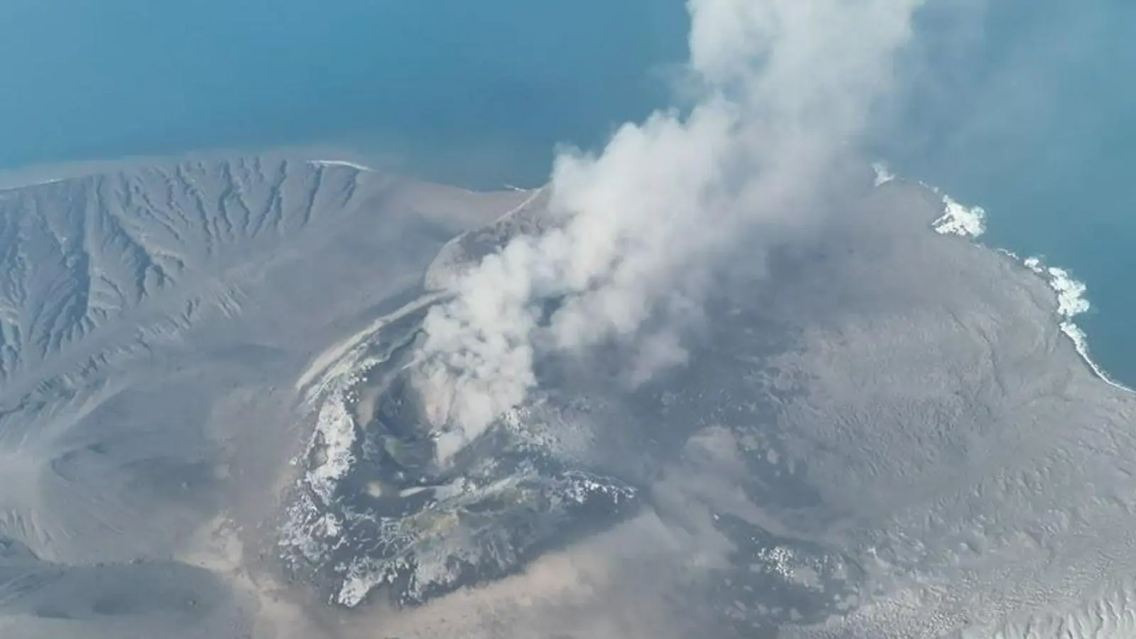 Der Anak Krakatau spuckte gewaltige Mengen Asche in den Himmel. (Foto: --/PVMBG via XinHua/dpa)