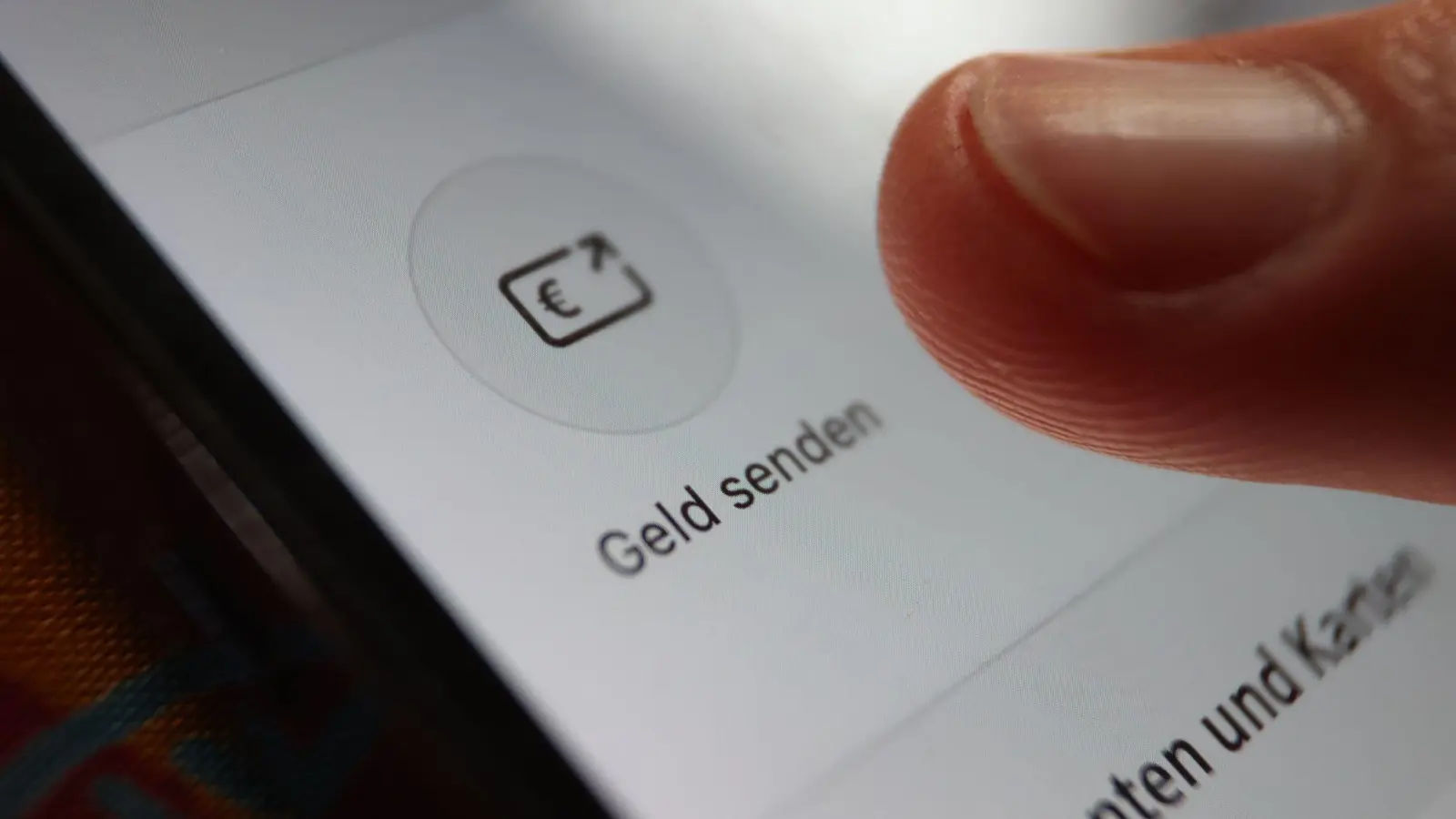Das von einem Zusammenschluss europäischer Banken gestartete Bezahlsystem Wero soll noch in diesem Jahr auch für Online-Einkäufe genutzt werden können. (Symbolbild)  (Foto: Karl-Josef Hildenbrand/dpa)