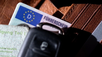 Bundesverkehrsminister Patrick Schnieder hält die Kosten für den Führerschein in Deutschland für zu hoch. (Symbolbild) (Foto: Sven Hoppe/dpa)