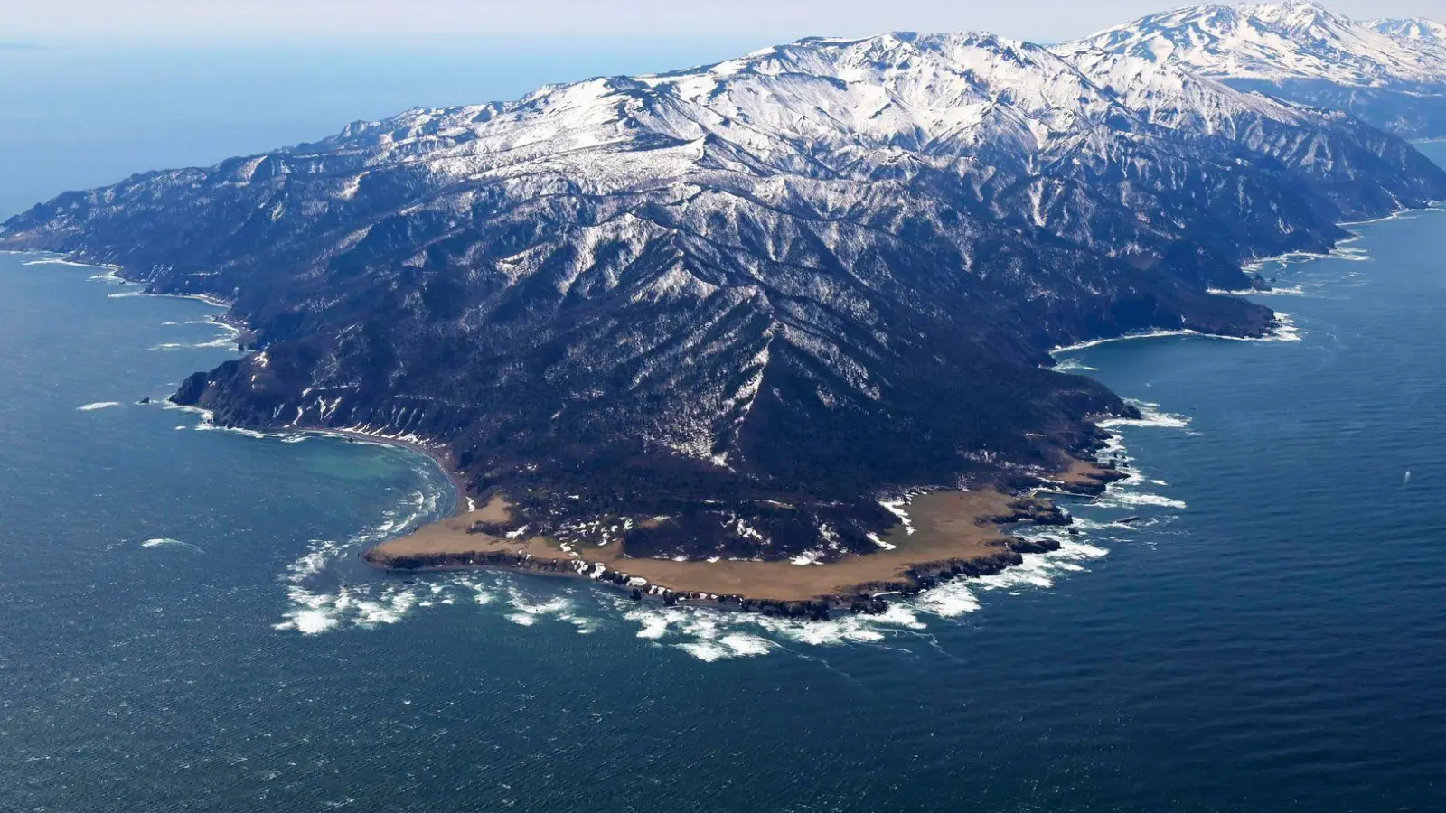 Das Erdbebenzentrum lag im Meer in rund 35 Kilometer Tiefe, an der Ostküste Japans. (Archivbild) (Foto: -/Kyodo News/AP/dpa)