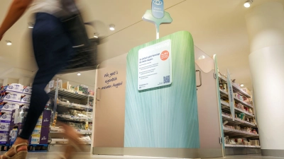 Ärzteverbände kritisieren die neuen Gesundheitsdienstleistungen der Drogeriemarktkette.  (Foto: Christoph Reichwein/dpa)