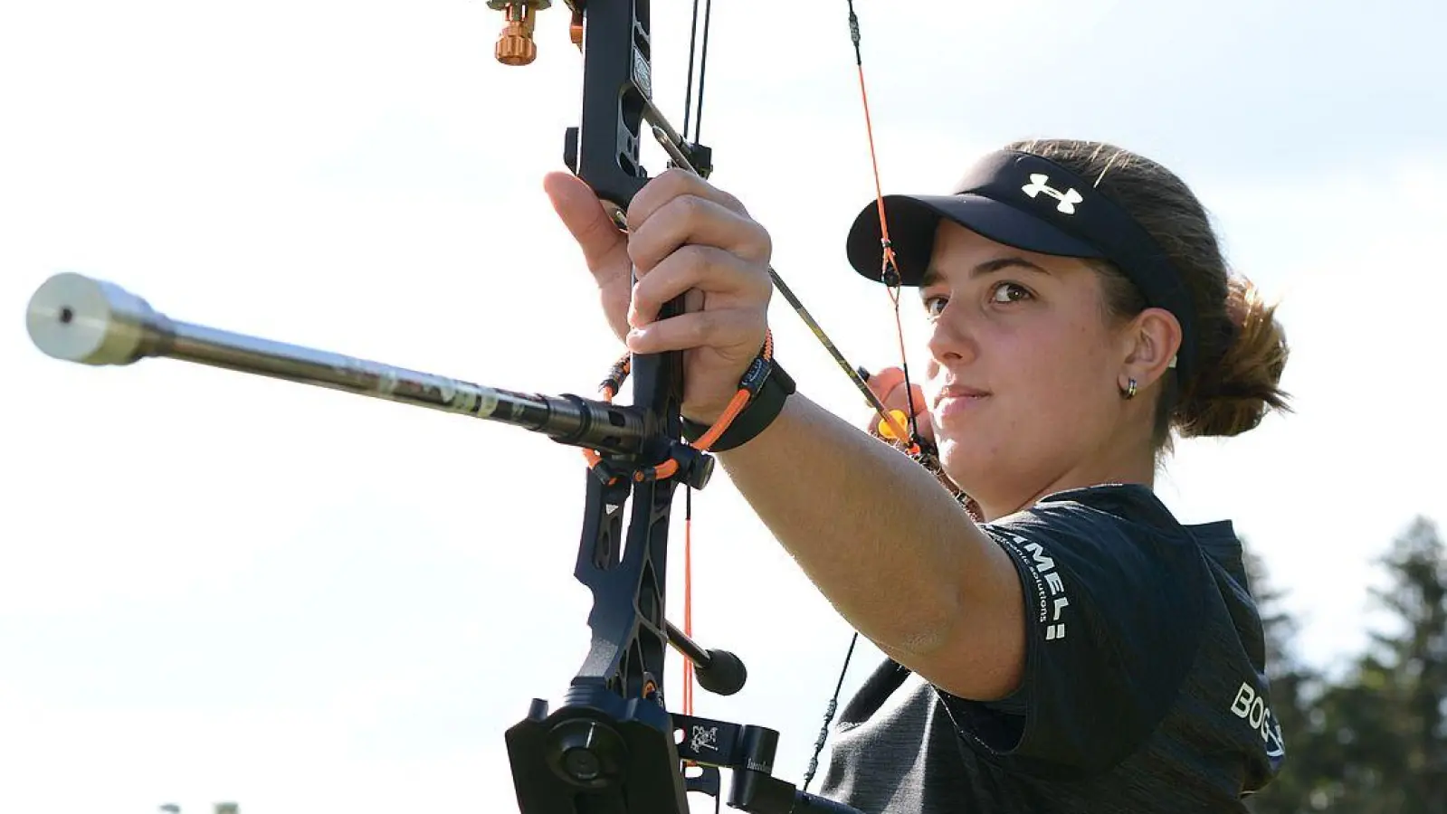 Treffsicher mit dem Compoundbogen: Franziska Göppel. (Foto: Alexander Keck )