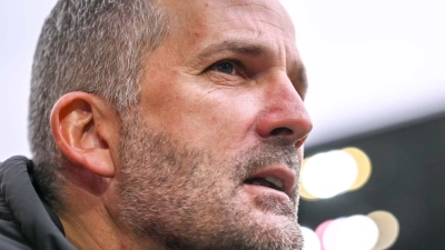 Manuel Baum könnte mit dem FC Augsburg noch weiter oben stehen. (Archivbild) (Foto: Harry Langer/dpa)