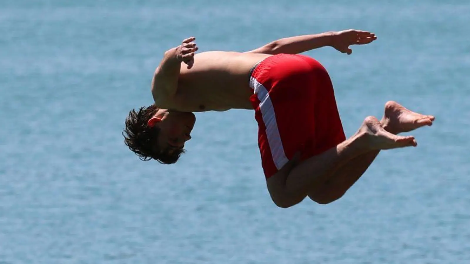 Bayern erwartet zum Start der Pfingstferien sommerliches Wetter. Da kann sich auch der Weg zum Badesee lohnen. (Symbolbild) (Foto: Karl-Josef Hildenbrand/dpa)