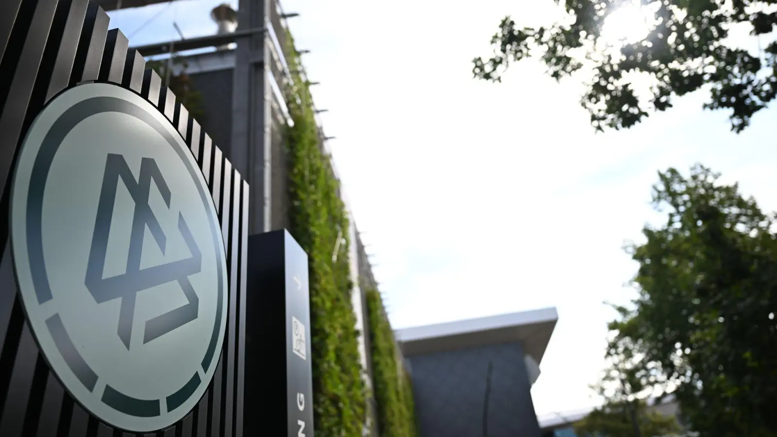 Auch in der DFB-Zentrale in Frankfurt am Main gab es Durchsuchungen. (Foto: Florian Wiegand/dpa)