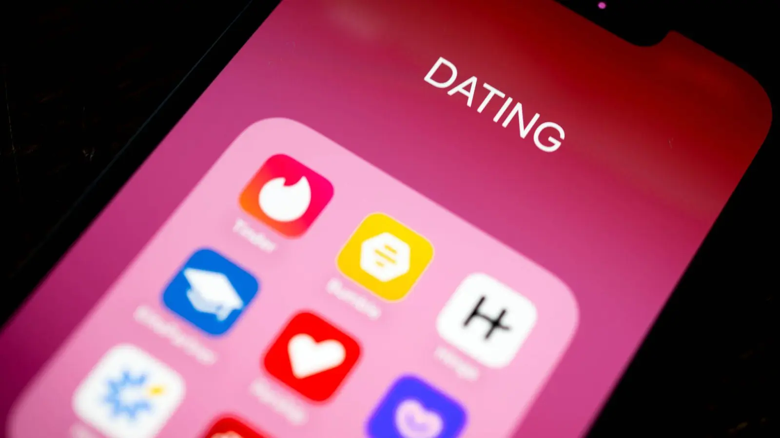 Jeder fünfte Nutzer von Online-Dating-Plattformen gibt zu, schon mal KI beim Formulieren von Chatantworten genutzt zu haben.  (Foto: Sina Schuldt/dpa)