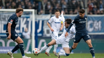 Die Zuschauer in Bochum sahen ein enges Spiel. (Foto: Fabian Strauch/dpa)
