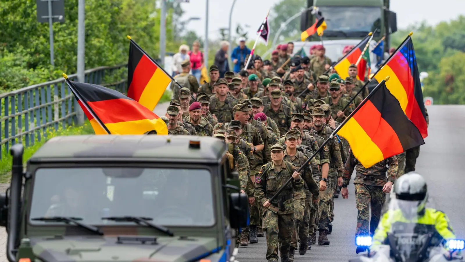 Den Gedenkmarsch gibt es in diesem Jahr zum achten Mal.  (Foto: Soeren Stache/dpa)