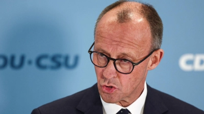 Unionskanzlerkandidat Friedrich Merz will im Bundestag noch vor der Wahl schärfere Migrationsregeln zur Abstimmung stellen. (Foto: Hannes Albert/dpa)