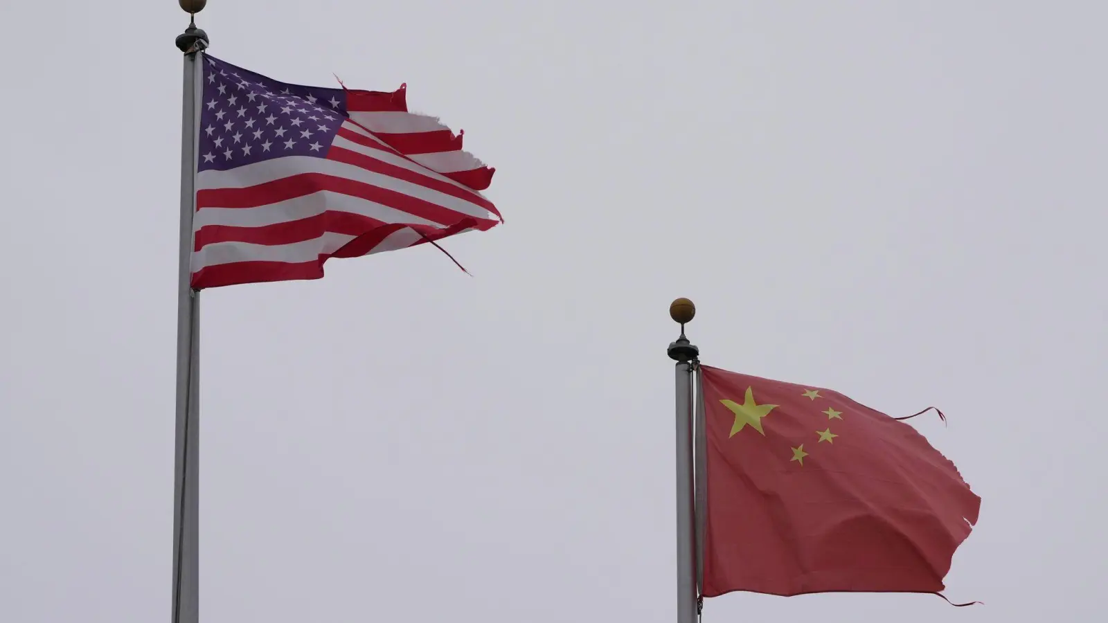 Im Vergleich zu den USA scheint China vielen bayerischen Unternehmen inzwischen attraktiver als noch vor der Wahl von Donald Trump zum Präsidenten.  (Foto: Jeff Chiu/AP/dpa)