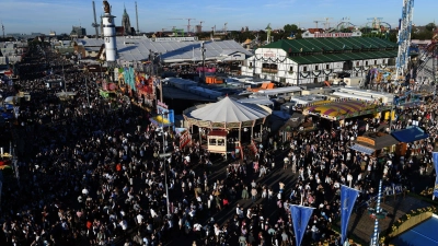 Die Wiesn ist dieses Jahr gut besucht. (Foto: Felix Hörhager/dpa)