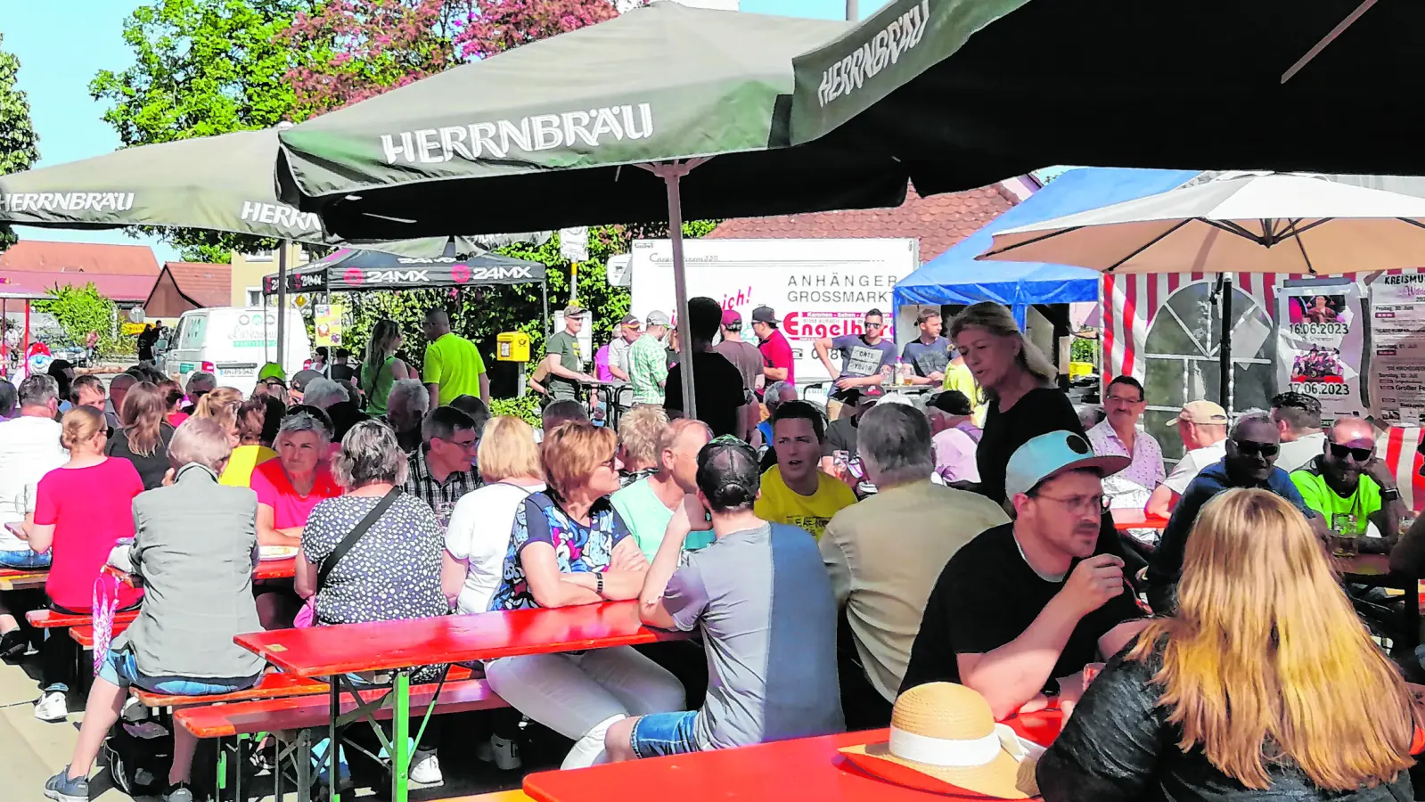 Die Kirchweih in Unterampfrach beginnt am Samstag mit einem echten Highlight: zum Auftakt gibt es 50 Liter Freibier.  (Foto: Friedrich Strohmeier)