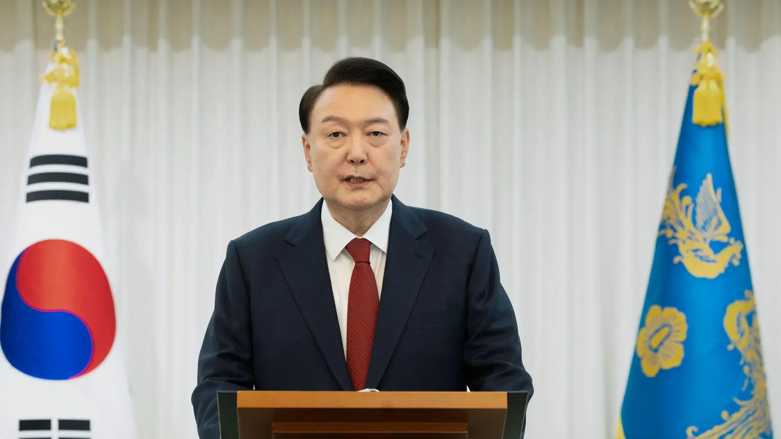 Die Ermittler griffen zu dem Schritt, weil Yoon drei Vorladungen der Strafverfolgungsbehörden ignoriert hatte. (Archivbild) (Foto: Uncredited/South Korean President Office via Yonhap/AP/dpa)