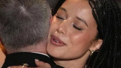 Das Filmteam von „One Battle After Another“ auf der Bühne. (Foto: Chris Pizzello/Invision/AP/dpa)