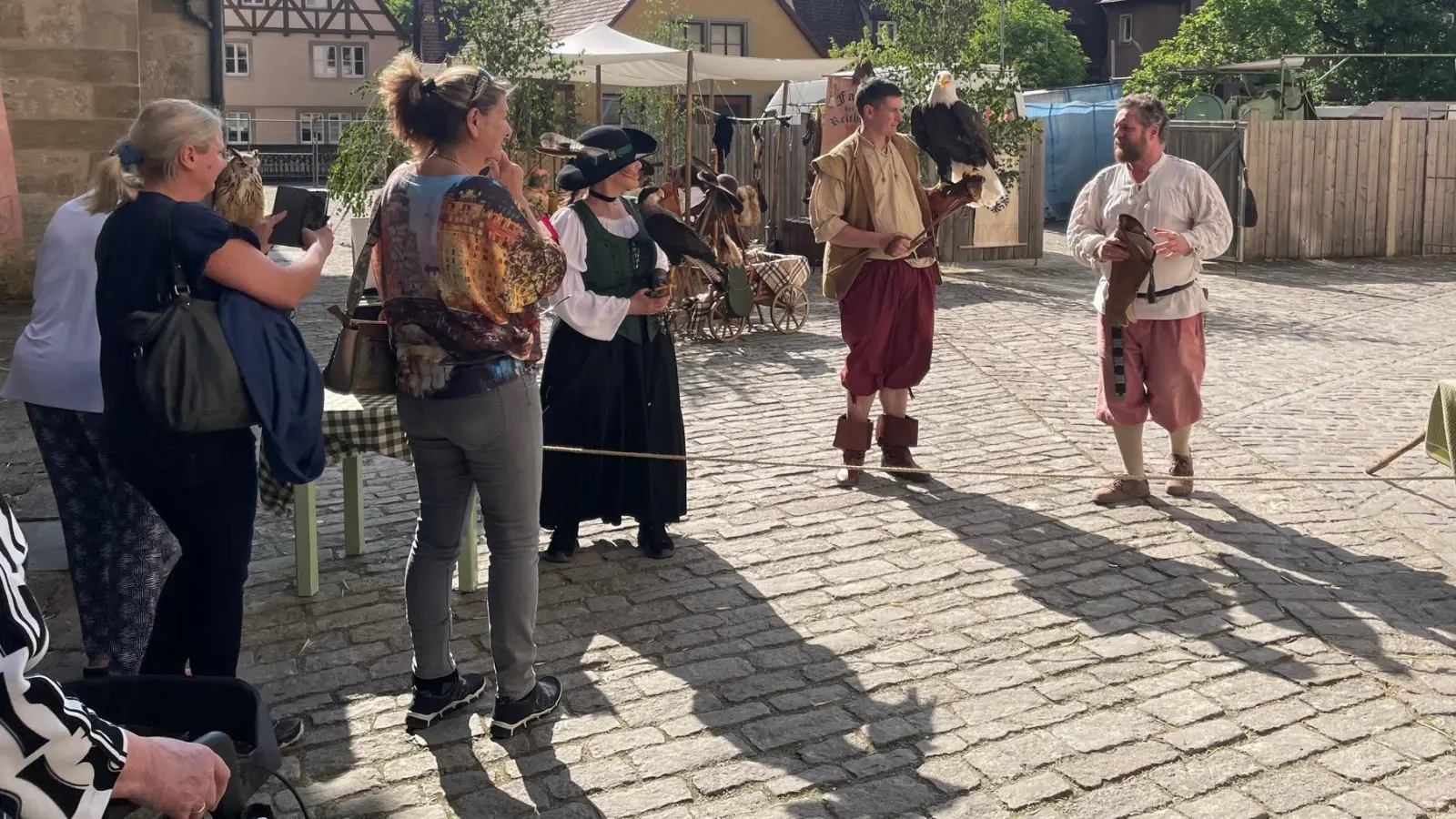 Zweiter Tag bei den Pfingsfestspielen in Rothenburg. Bei bestem Wetter gibt es überall in der Stadt mittelalterliches Treiben zu bewundern. (Foto: Gerhard Krämer)