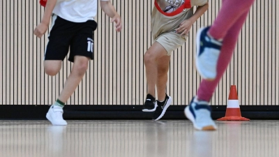 Bayerns Schüler sollen in Zukunft mehr Sportunterricht erhalten.  (Symbolbild) (Foto: Bernd Weißbrod/dpa)