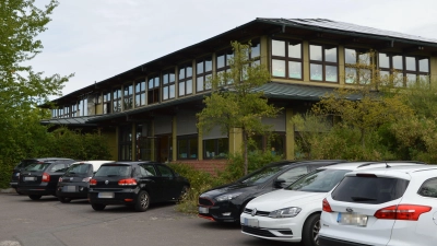 Quo Vadis, Grund- und Mittelschule Diespeck? Hat der Bestandsbau ausgedient oder entscheiden sich die Gremien letztlich doch für eine Generalsanierung? (Foto: Patrick Lauer)