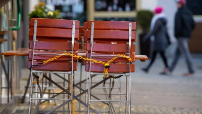 Restaurants nahmen im ersten Halbjahr deutlich weniger ein. (Archivbild) (Foto: Sven Hoppe/dpa)