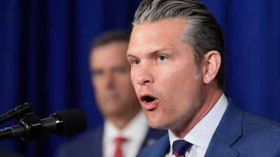 Er teilte den Post des zuständigen Regionalkommandos des US-Militärs über den erneuten Angriff auf X - US-Verteidigungsminister Pete Hegseth. (Archivbild) (Foto: Alex Brandon/AP/dpa)