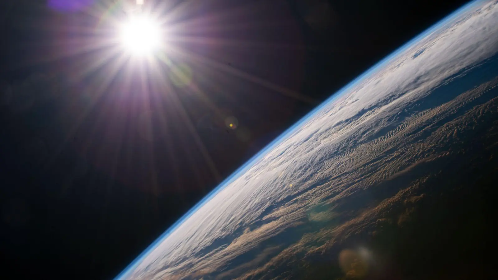 Die Internationale Raumstation kreist hier über der kanadischen Provinz Quebec. (Foto: -/NASA/dpa)