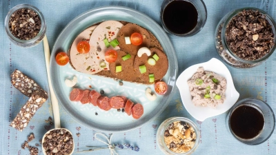 Gerade in Fertigprodukten ist häufig eine Menge Zucker versteckt. (Symbolbild) (Foto: Sebastian Kahnert/dpa)