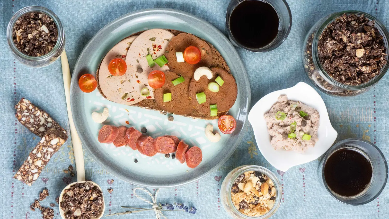 Gerade in Fertigprodukten ist häufig eine Menge Zucker versteckt. (Symbolbild) (Foto: Sebastian Kahnert/dpa)