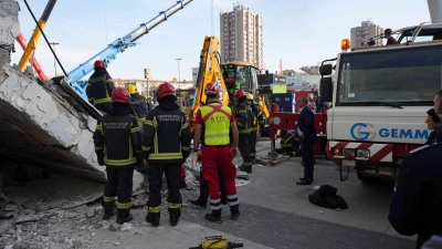 Beim Einsturz des Bahnhofsvordachs in Novi Sad sind 14 Menschen ums Leben gekommen. (Foto: -/Interior Ministry of Serbia/AP/dpa)