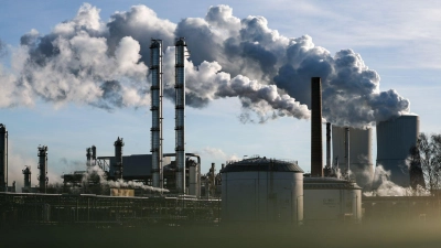 Schneider will die Chemieindustrie entlasten. (Archivbild) (Foto: Jan Woitas/dpa)