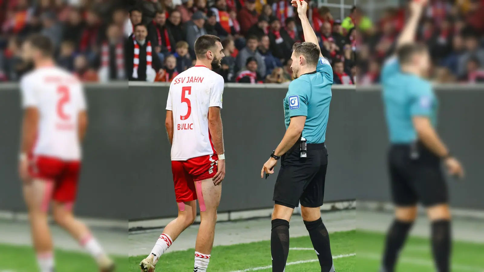 Harte Strafe für ein hartes Foul: Rasim Bulic von Jahn Regensburg ist für vier DFB-Pokalspiele gesperrt worden. (Foto: Daniel Löb/dpa)