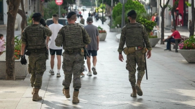 In den sozialen Netzwerke kursierten Aufrufe zu einem neuen Ansturm auf die Exklave. (Foto: Sven Kaeuler/dpa)